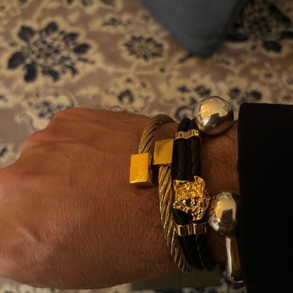 New Men’s Stainless Steel Gold Plated bracelet. Beautiful for any occasion. - Picture 5 of 6